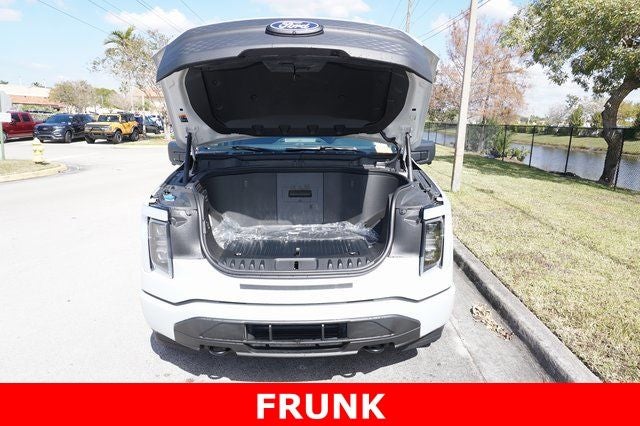 2025 Ford F-150 Lightning XLT AWD