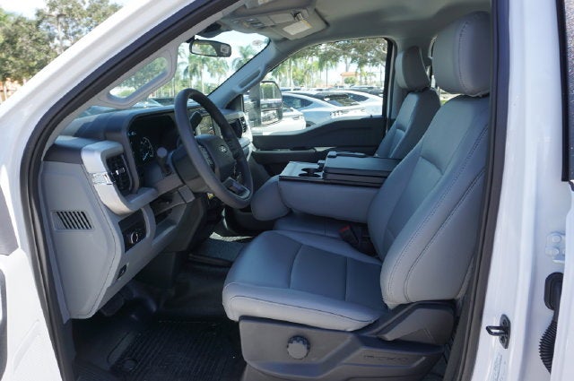 2027 Ford F-550SD Base