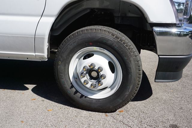 2027 Ford E-450SD E-450 DRW