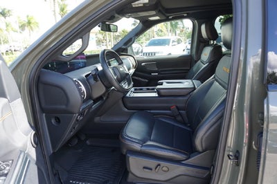 2025 Ford Expedition Base