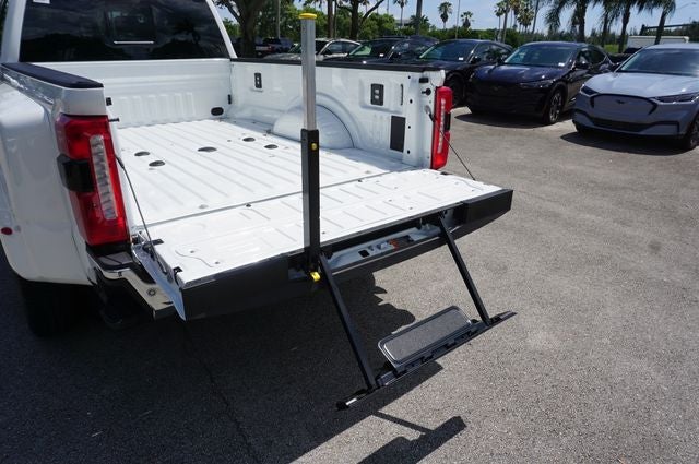 2026 Ford F-350SD DRW F-350® Lariat®