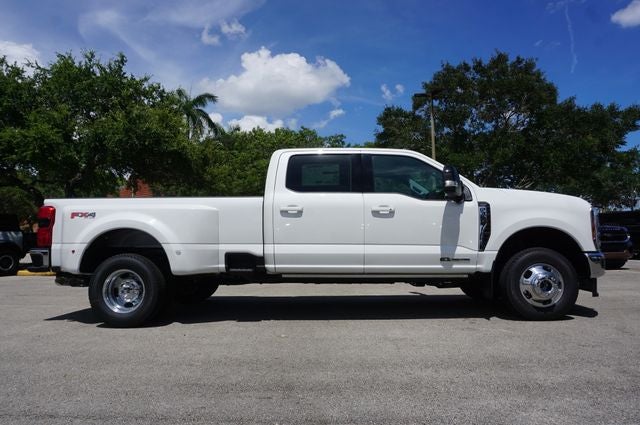2026 Ford F-350SD DRW F-350® Lariat®