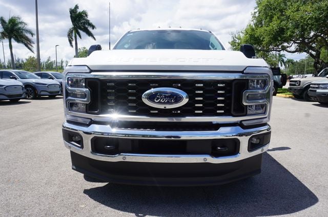 2026 Ford F-350SD DRW F-350® Lariat®