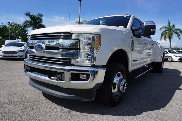 2017 Ford F-350SD DRW Lariat Super Duty