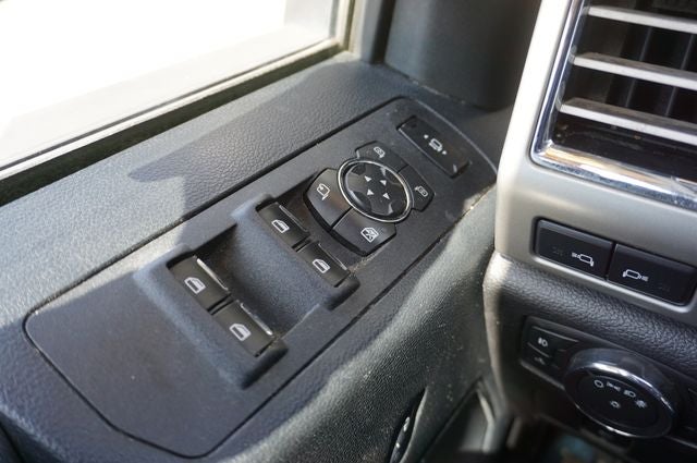 2017 Ford F-350SD DRW Lariat Super Duty