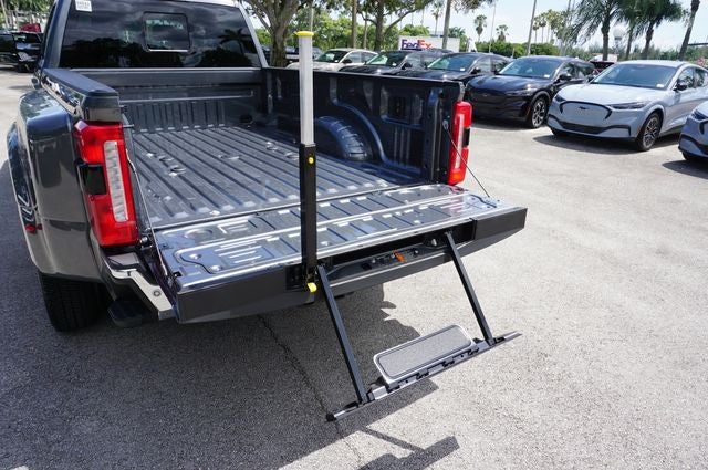 2026 Ford F-350SD DRW F-350® Lariat®
