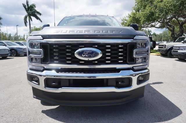 2026 Ford F-350SD DRW F-350® Lariat®