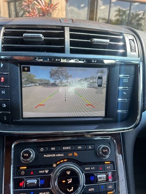 2017 Lincoln Continental Base