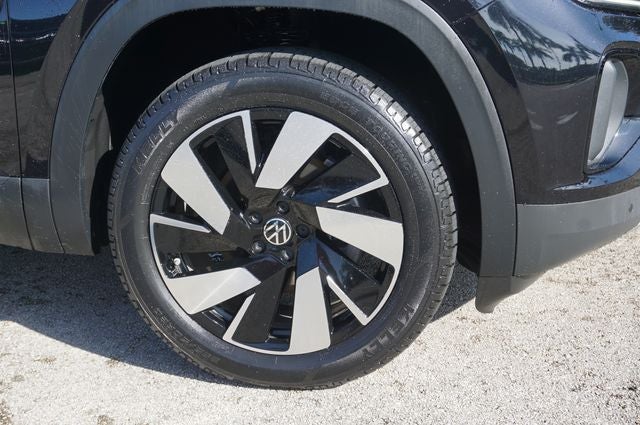 2024 Volkswagen Atlas Cross Sport 2.0T SE w/ Technology