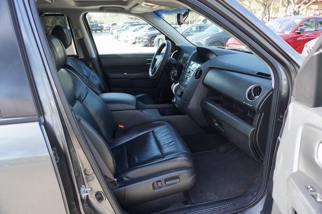 2011 Honda Pilot Touring w/ Navigation & RES