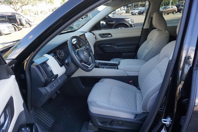 2022 Nissan Pathfinder SV