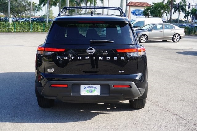 2022 Nissan Pathfinder SV