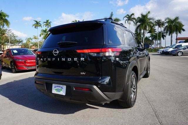 2022 Nissan Pathfinder SV