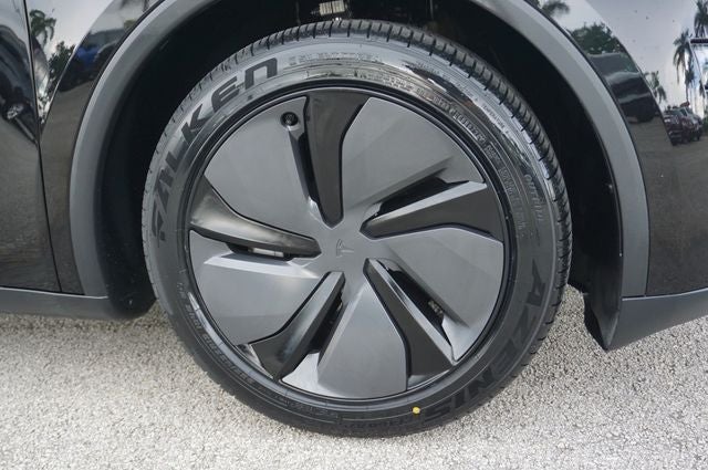 2026 Tesla Model Y Base