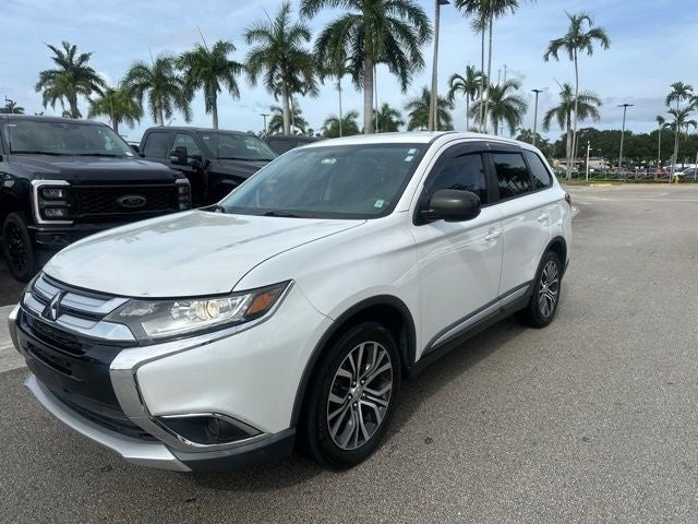 2017 Mitsubishi Outlander Base