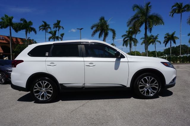 2017 Mitsubishi Outlander ES