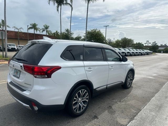 2017 Mitsubishi Outlander Base