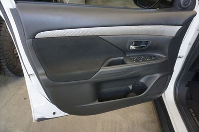2017 Mitsubishi Outlander ES