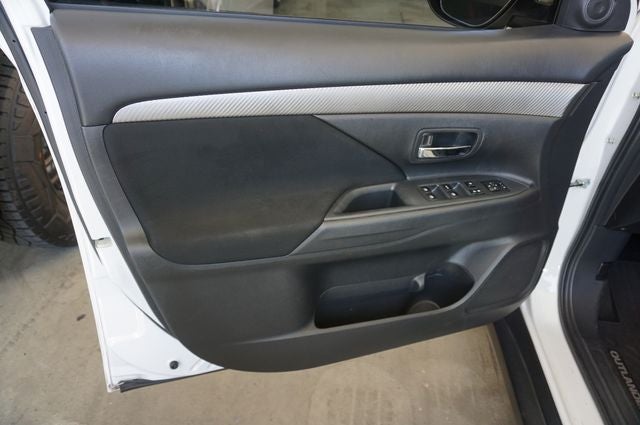 2017 Mitsubishi Outlander ES