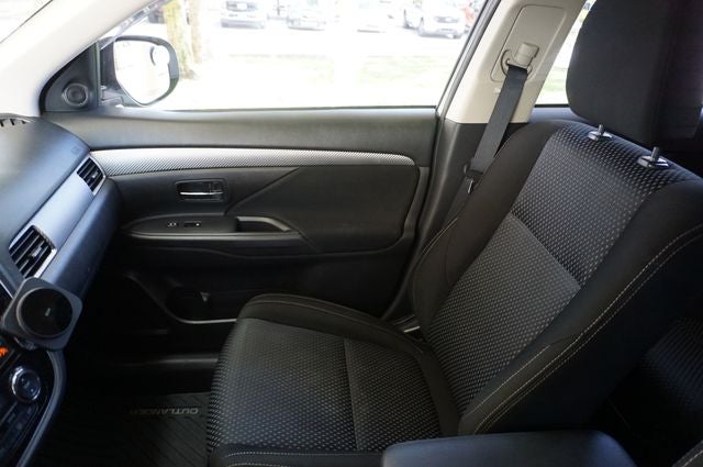 2017 Mitsubishi Outlander ES