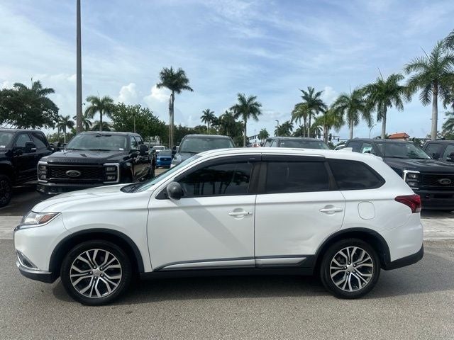 2017 Mitsubishi Outlander Base