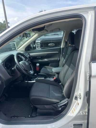2017 Mitsubishi Outlander Base
