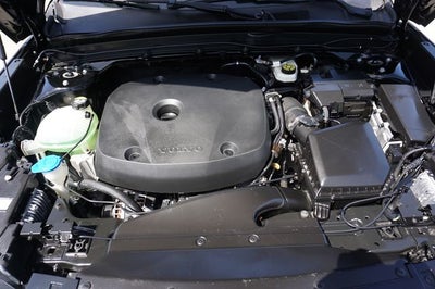 2021 Volvo XC40 T4 Momentum