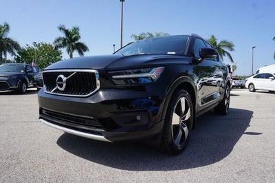 2021 Volvo XC40 T4 Momentum