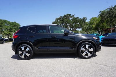 2021 Volvo XC40 T4 Momentum