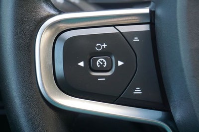 2021 Volvo XC40 T4 Momentum