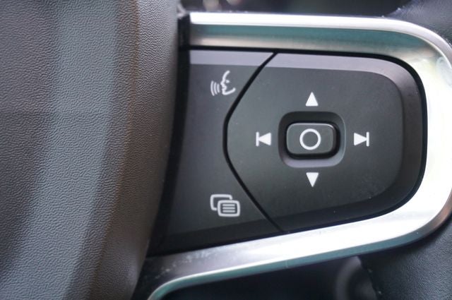 2021 Volvo XC40 T4 Momentum