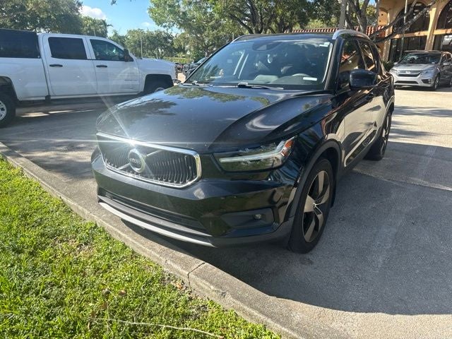 2021 Volvo XC40 T4 Momentum