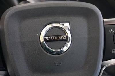 2021 Volvo XC40 T4 Momentum