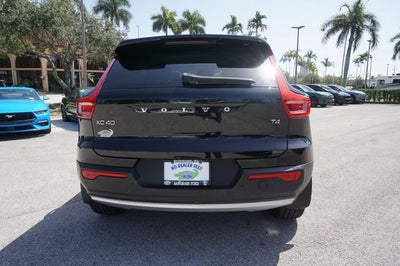 2021 Volvo XC40 T4 Momentum