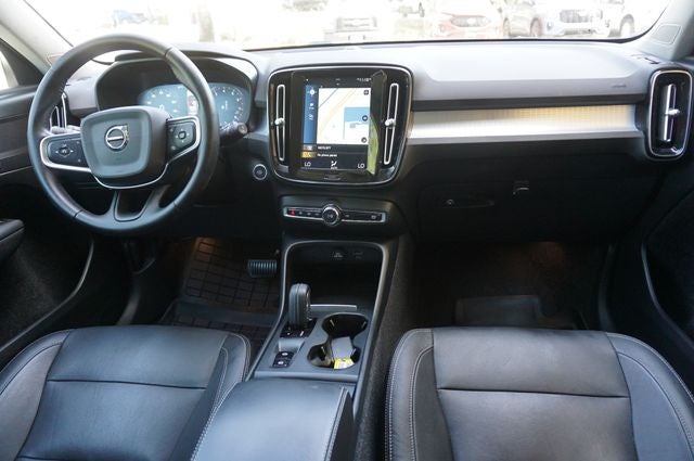 2021 Volvo XC40 T4 Momentum