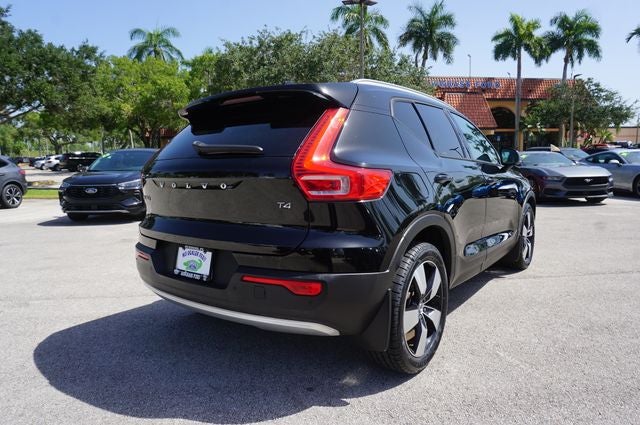 2021 Volvo XC40 T4 Momentum
